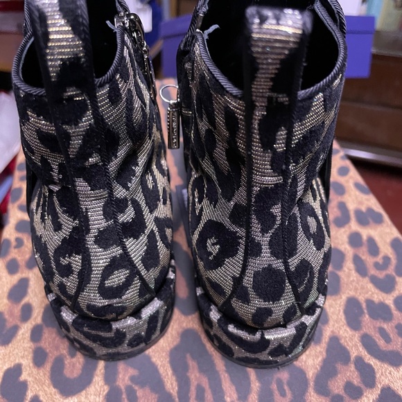 Dolce&Gabbana Animal Print Boots 38 - EUC - Picture 4 of 7